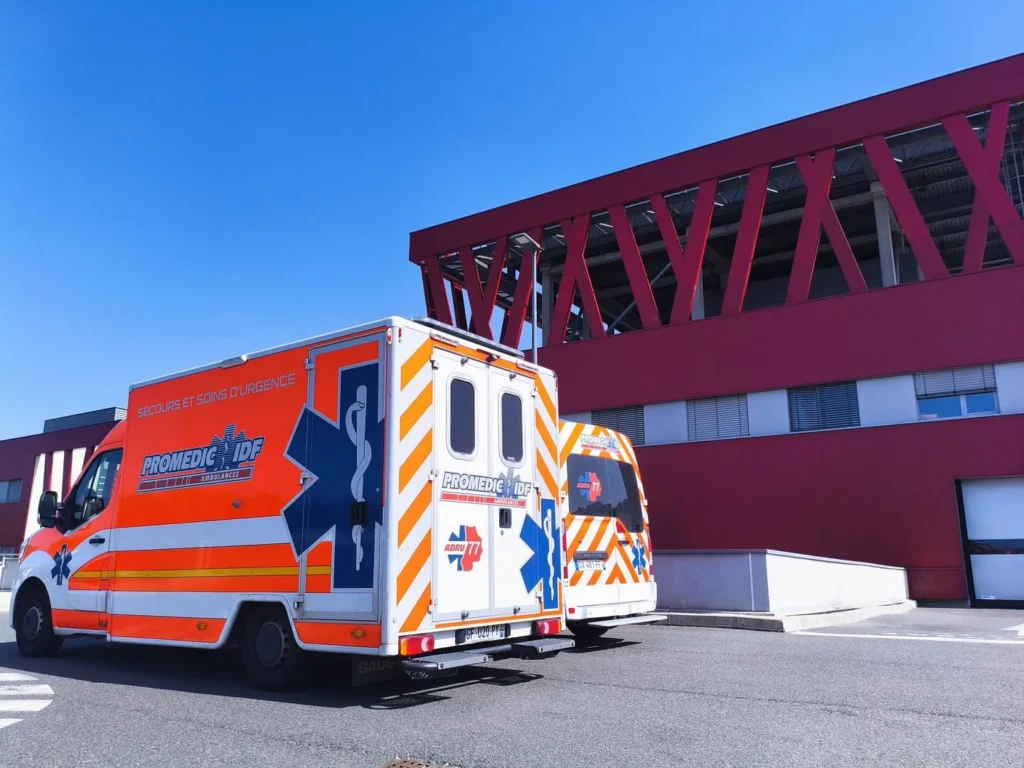 Ambulance MS22 garée à Trébeurden pour intervention sanitaire urgente - Promedic