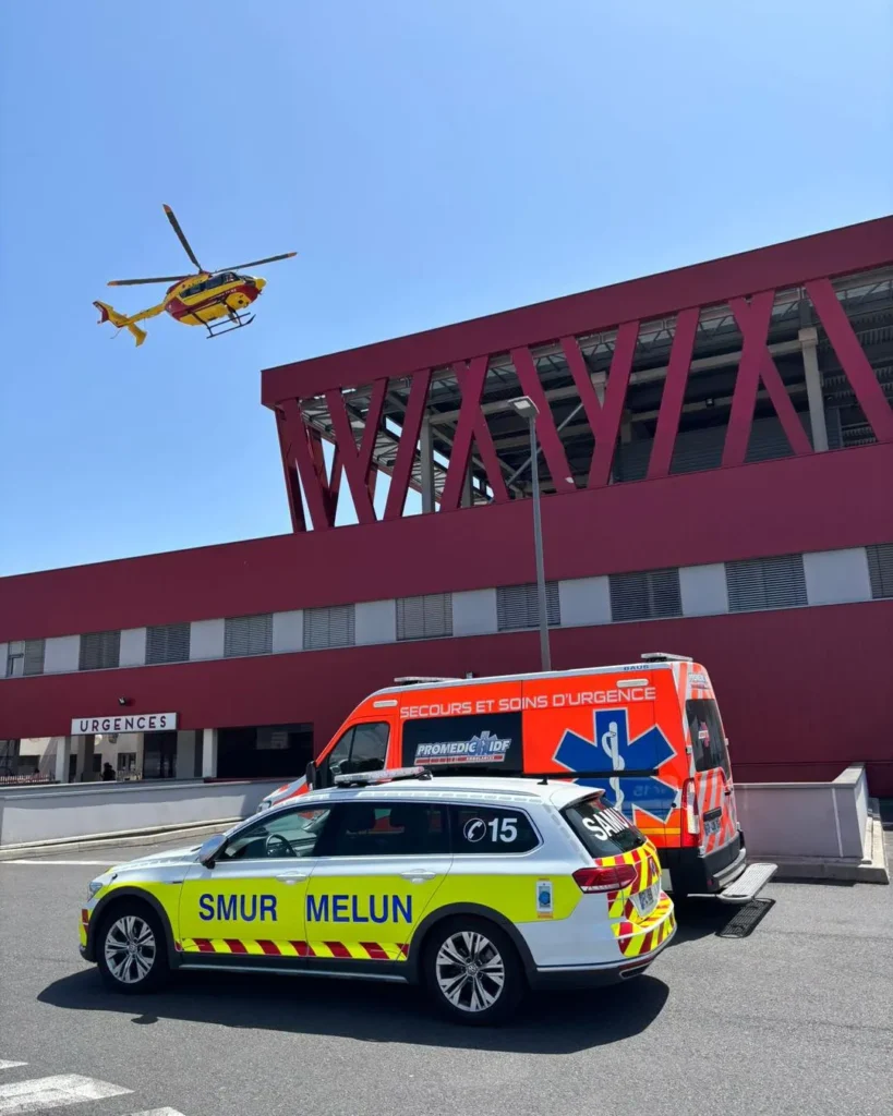 Ambulance MS22 alignée pour poste de secours événementiel Trébeurden - Promedic