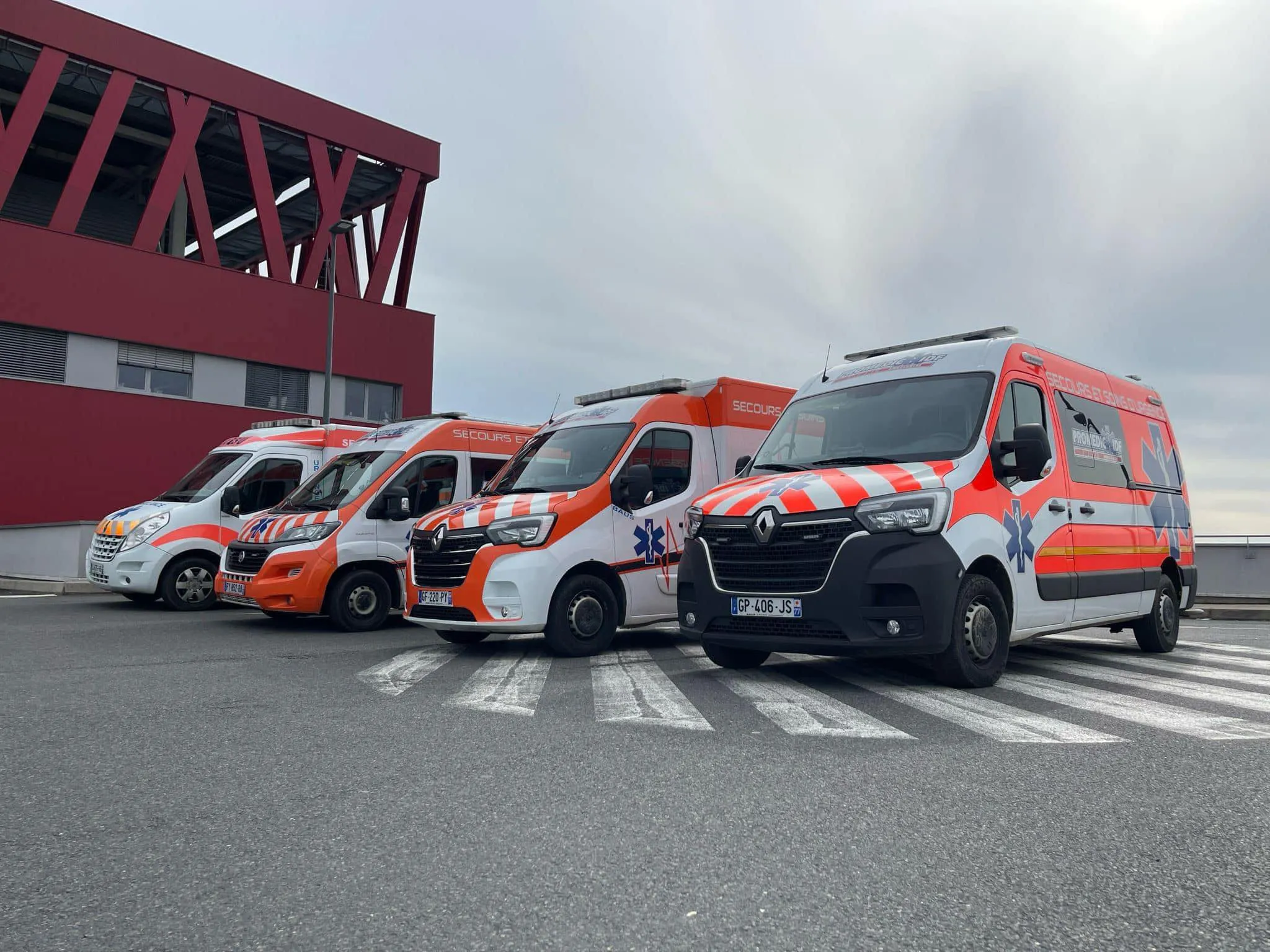Ambulance Promédic en départ rapide pour transfert interhospitalier Seine-et-Marne - Promedic