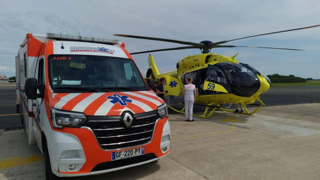 Ambulance MS22 mobilisée pour urgence préhospitalière sur la côte bretonne - Promedic