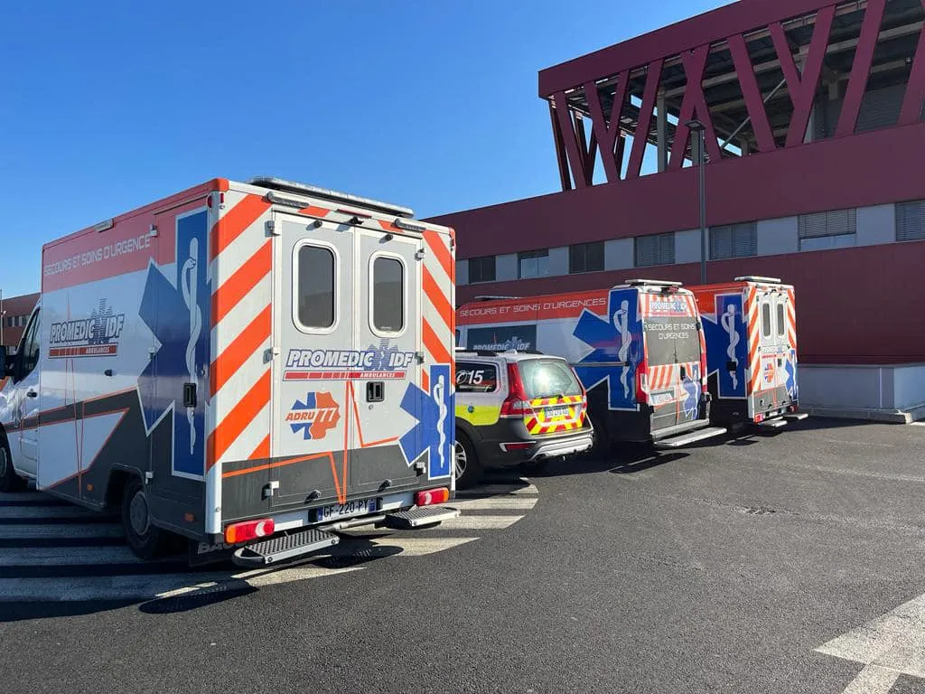 Véhicule sanitaire Promédic équipé pour transport bariatrique et pédiatrique Vaux-le-Pénil - Promedic